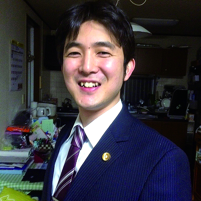 バッジを胸に、弁護士生活スタート