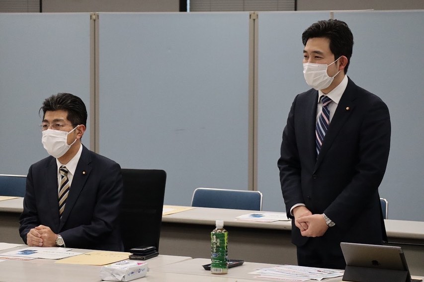 里見りゅうじ参議院議員、加藤たかし県会議員とハローワーク名古屋中を訪問